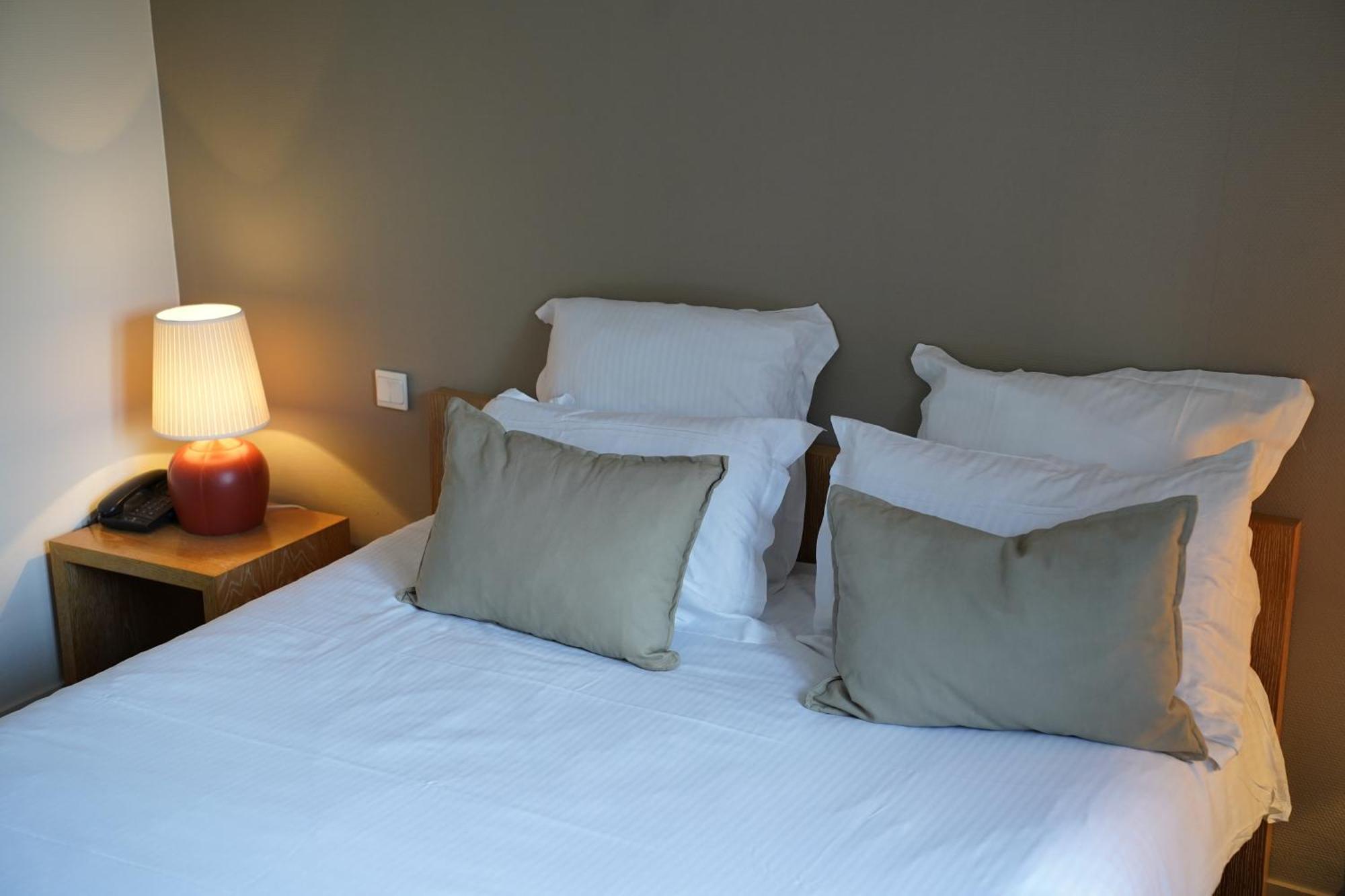 Hotel Le Pré Saint Germain Louviers Esterno foto