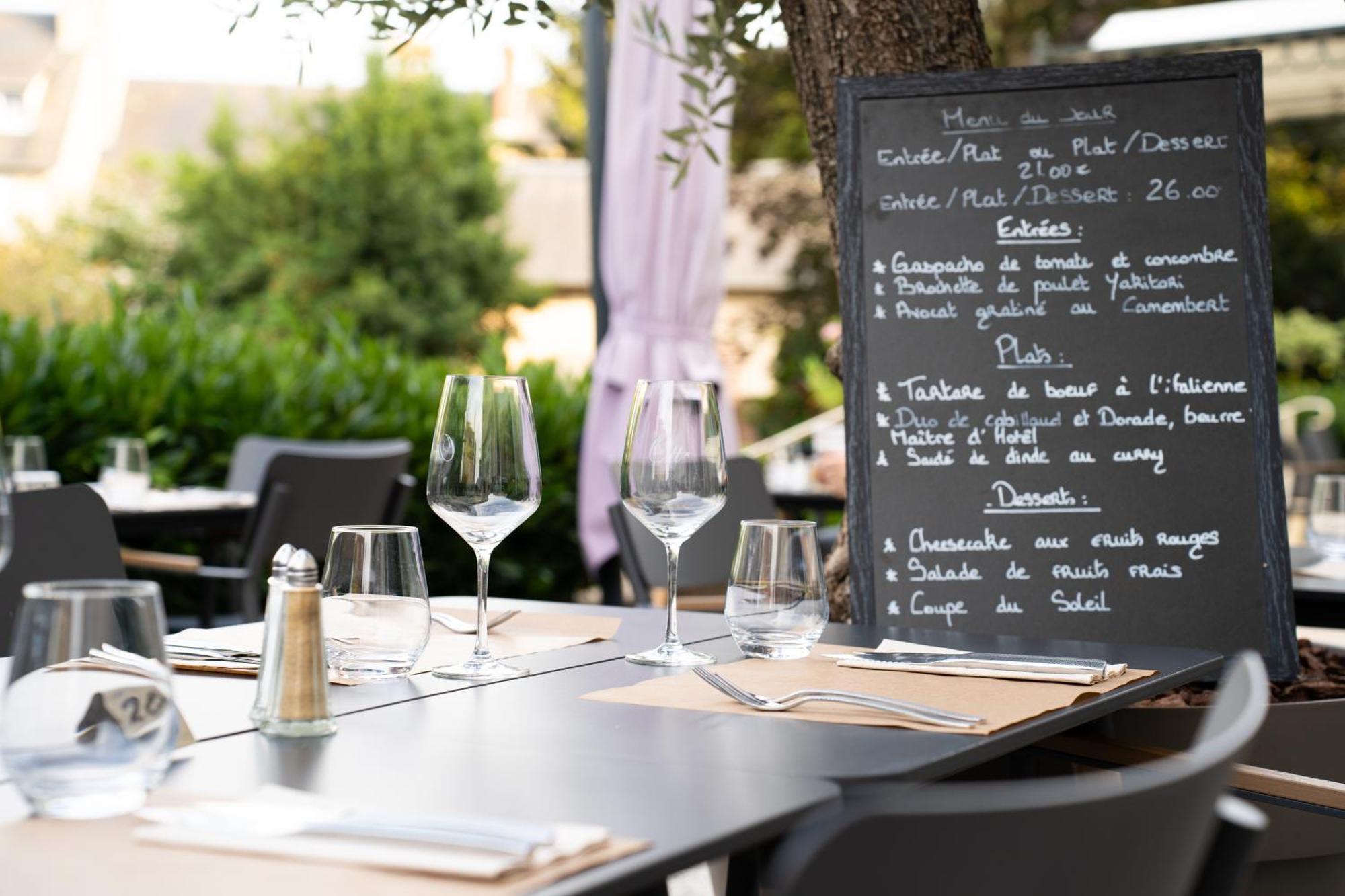 Hotel Le Pré Saint Germain Louviers Esterno foto