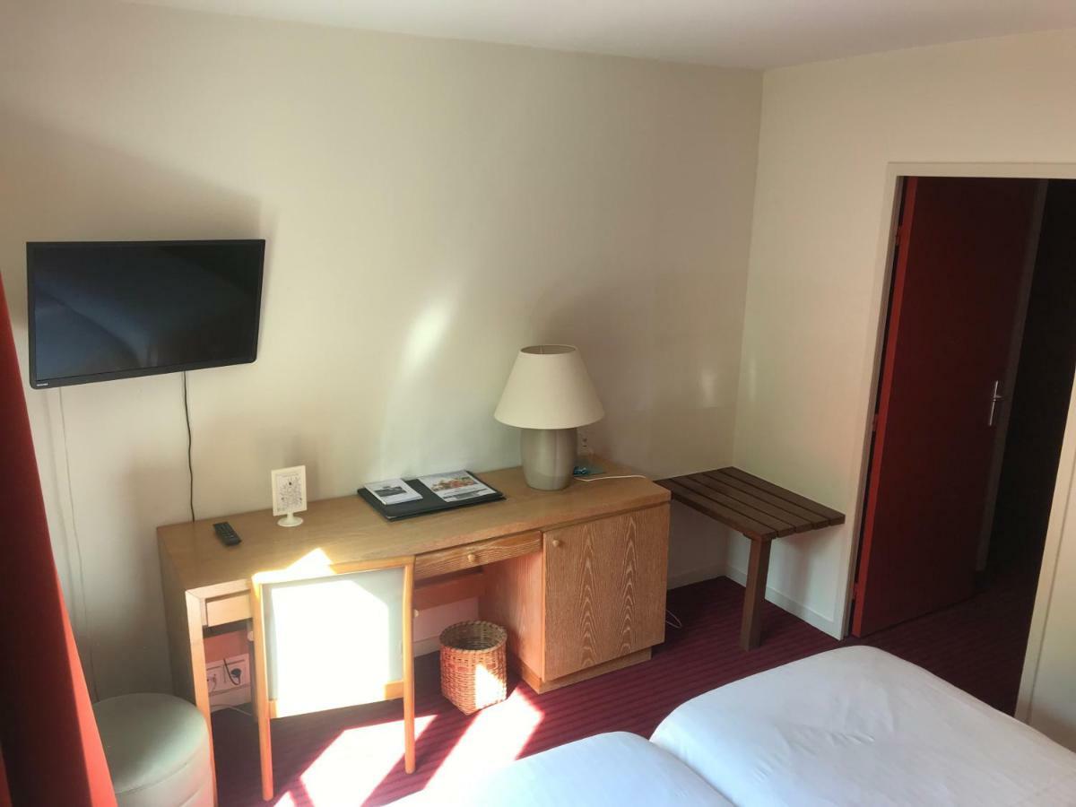 Hotel Le Pré Saint Germain Louviers Esterno foto